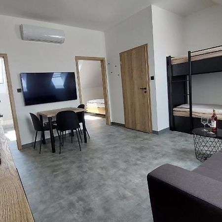 Apartman Po Schodech Nahoru Boretice Bagian luar foto